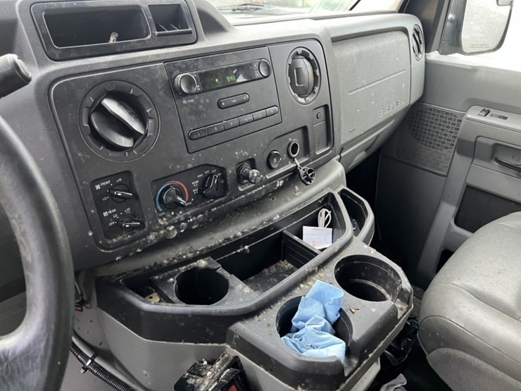 2011-ford-e350-image-23