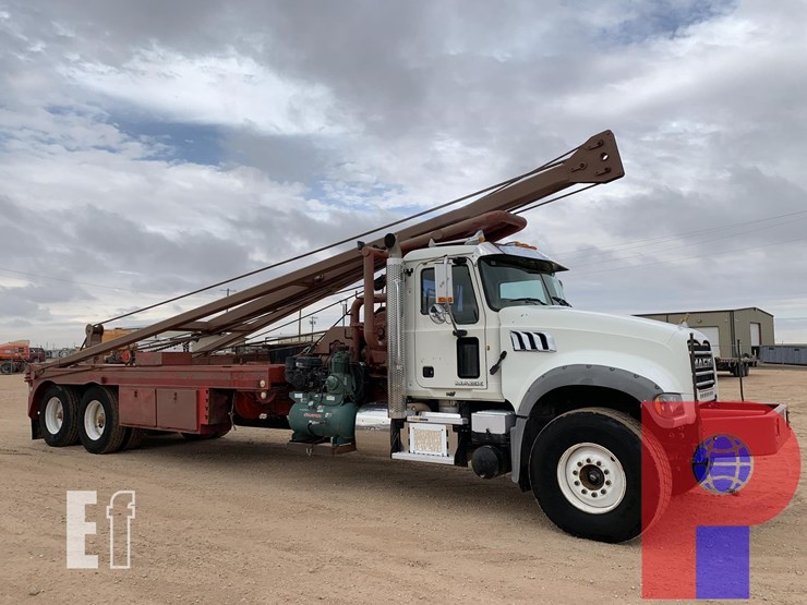 2013-mack-granite-gu713-image-3