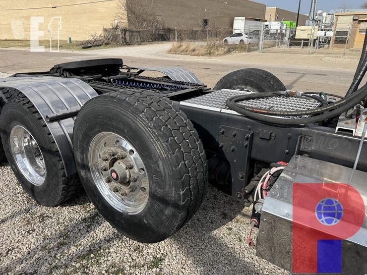 2012-caterpillar-ct660s-image-3