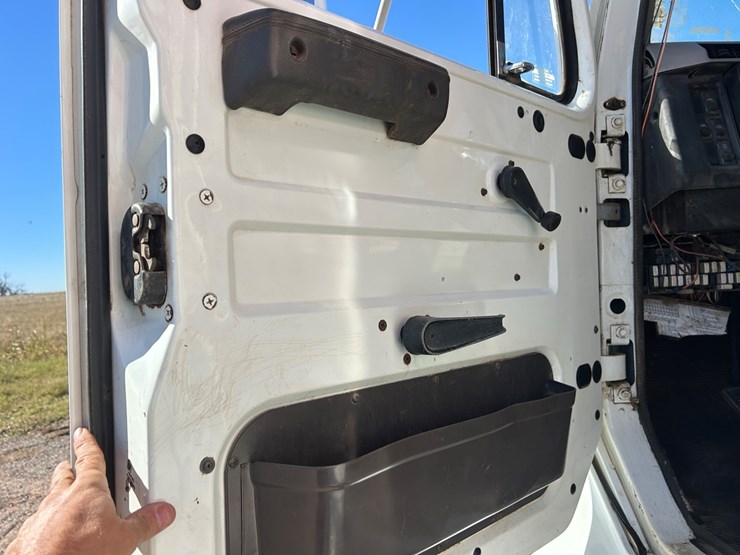 1995-international-8200-image-18