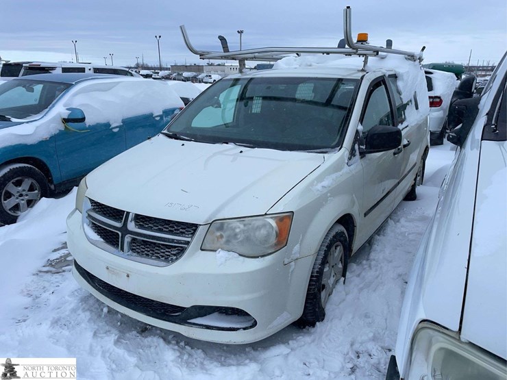 2011-dodge-grand-caravan-image-1