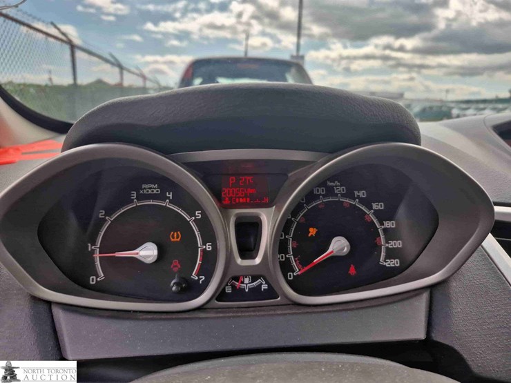 non-operable-2013-ford-fiesta-se-image-17