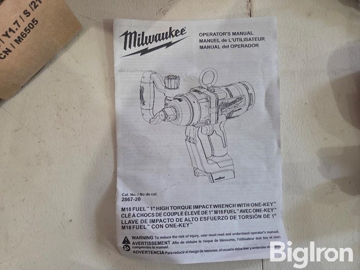 milwaukee-1"-square-ring-impact-wrench-image-15