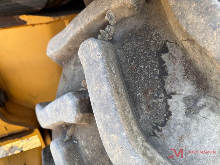 new-holland-555e-image-10