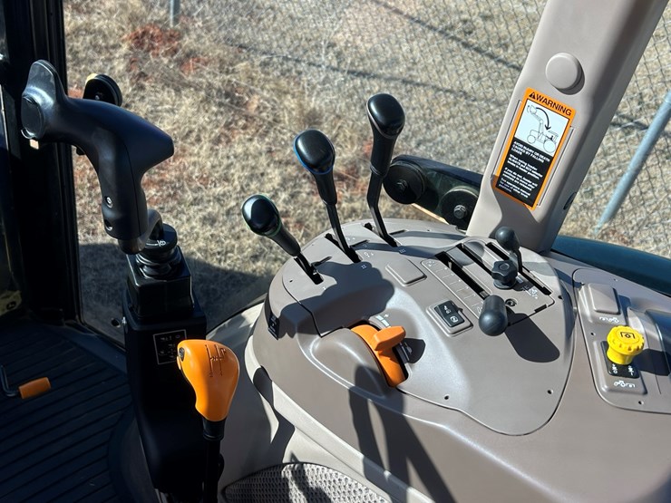 2020-john-deere-5100e-image-25