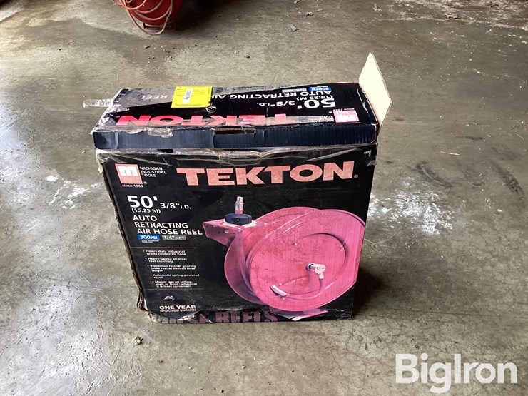 tekton-50’-3/8"-auto-retracting-air-hose-reel-image-8