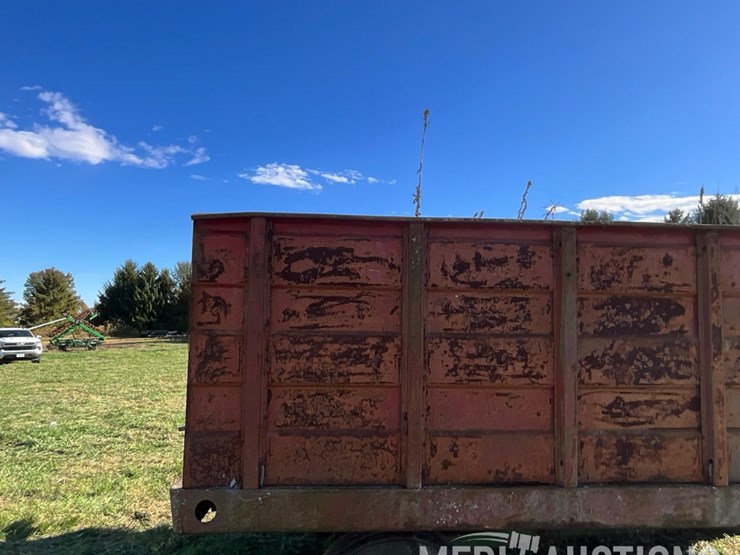 metal-barge-box-on-john-deere-running-gear-image-24