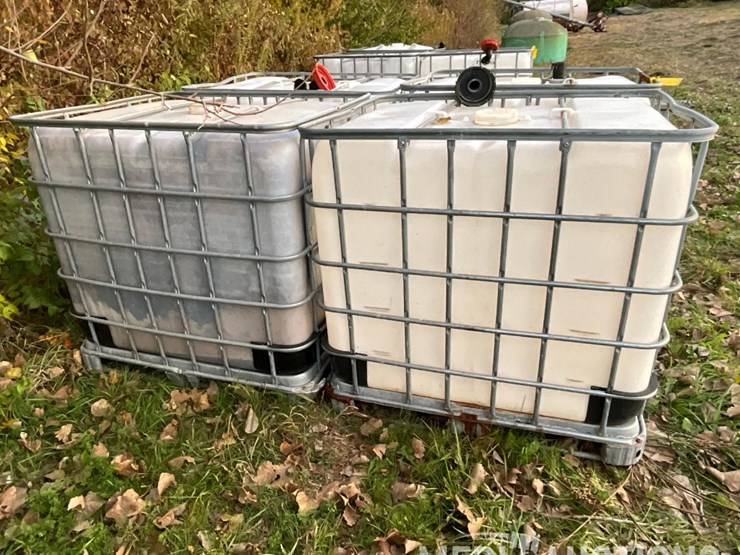 (4)-250-gallon-poly-totes-image-4