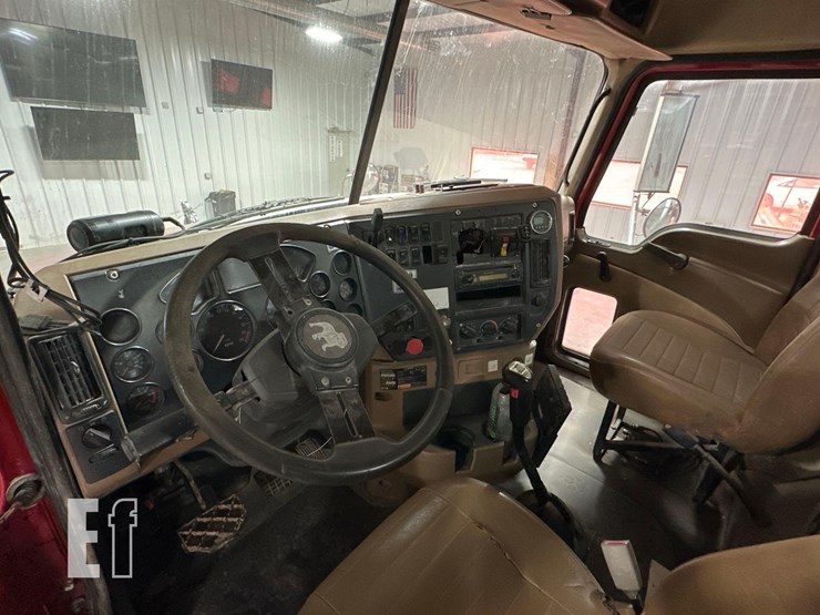 2012-mack-granite-gu713-image-15