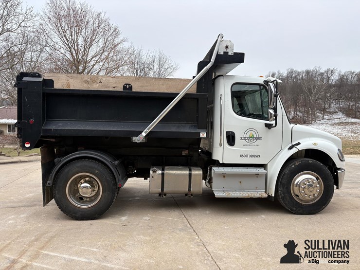 2015-freightliner-m2-106-image-4