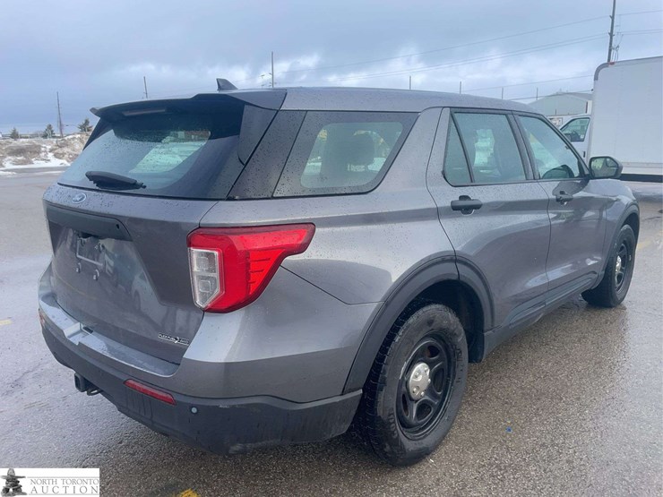 2020-ford-explorer-image-5