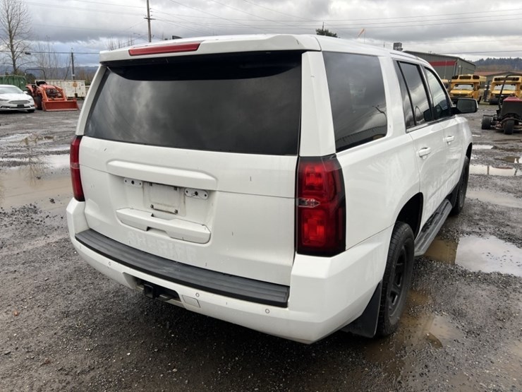 2017-chevrolet-tahoe-image-4