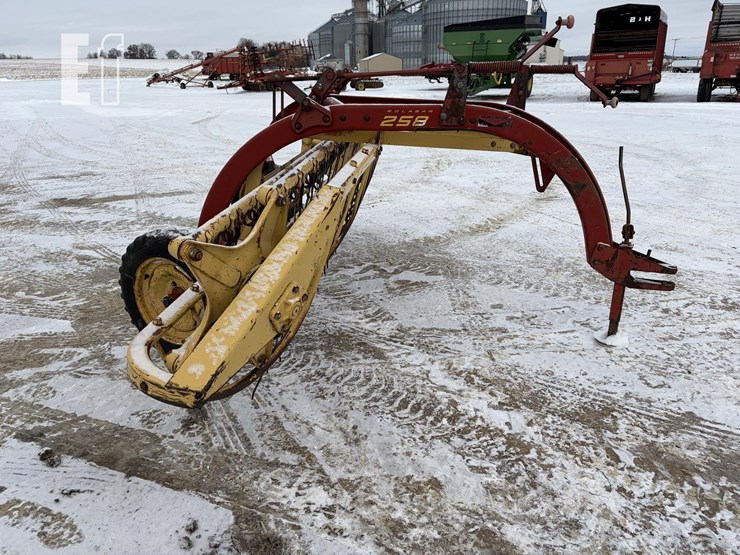 new-holland-258-image-6