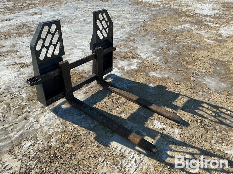 2015-melecio-4'-skid-loader-mount-pallet-forks-image-3