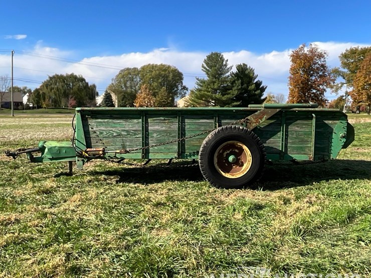 john-deere-manure-spreader-image-1
