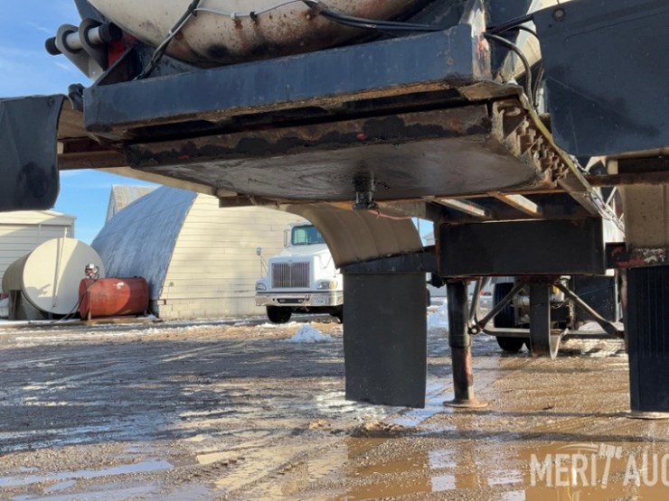 polar-mfg-co.-5,500-gallon-stainless-steel-tanker-image-14