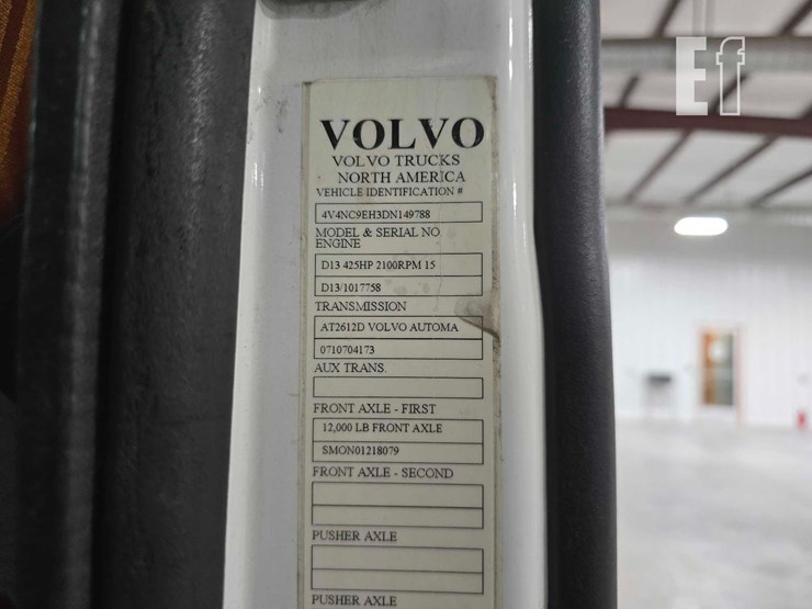 2013-volvo-vnl64t300-image-30