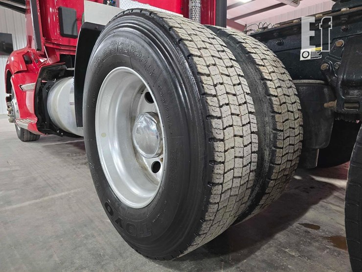 2015-kenworth-t680-image-25