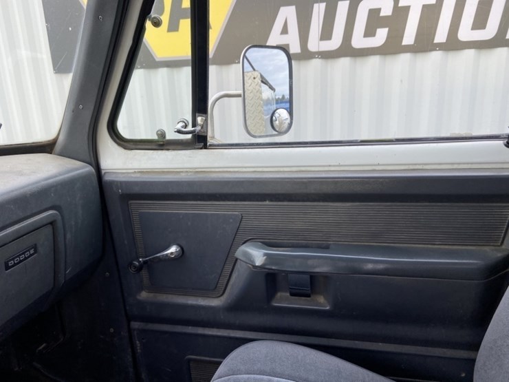 1990-dodge-ram-350-image-19