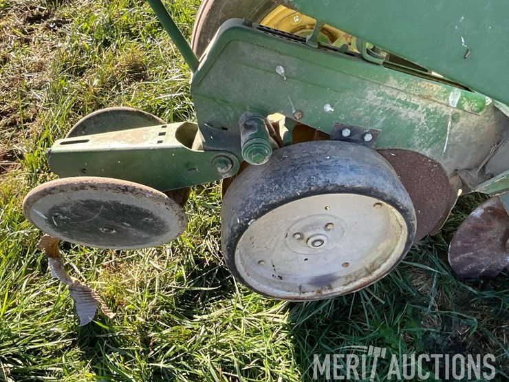single-row-john-deere-planter-image-14