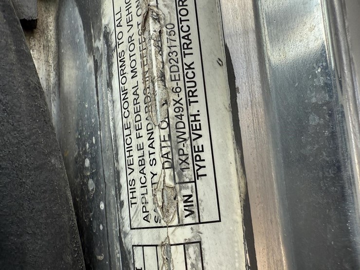 2014-peterbilt-388-image-11