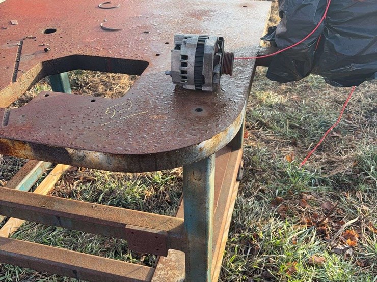 46"x46"-welding-table-36"t-with-vise-and-bench-grinder-image-3