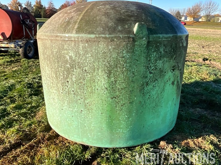 green-1,400-gallon-poly-tank-image-5