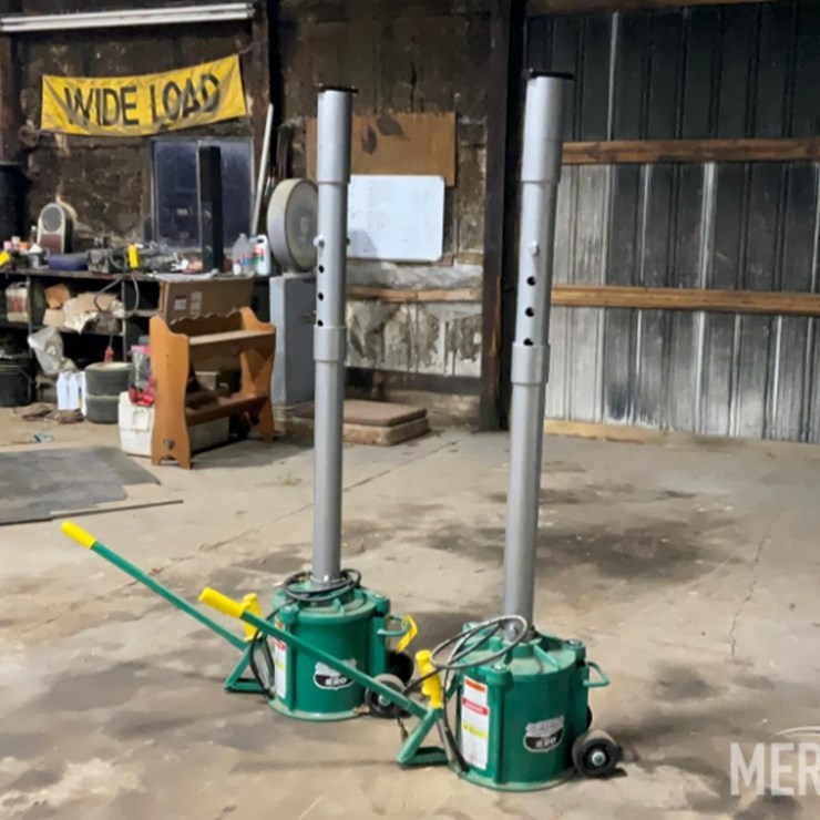 (2) Emerson Manufacturing Company Jack Model 220