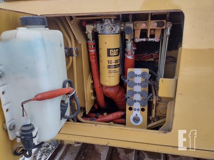 2005-caterpillar-d4g-xl-image-43