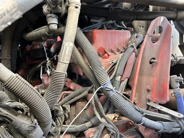 2012-peterbilt-320-image-39