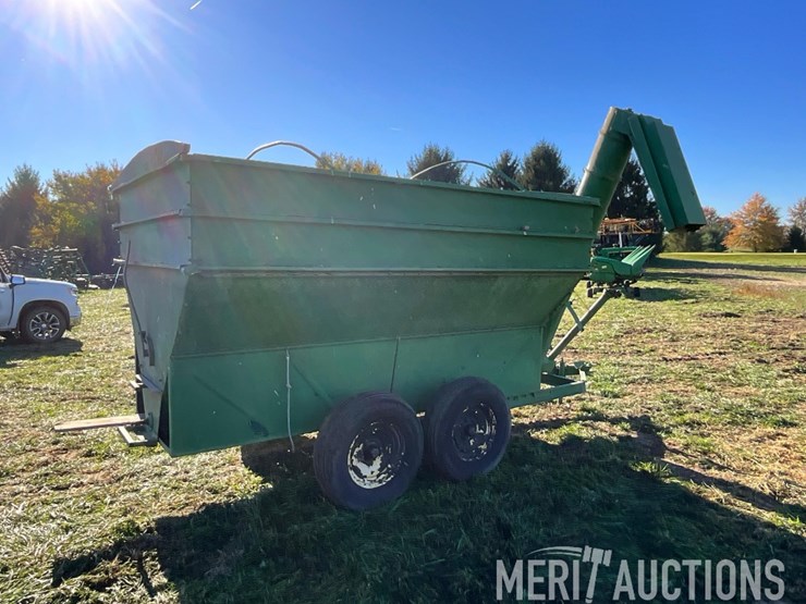 tandem-axle-2-compartment-feed-wagon-image-5