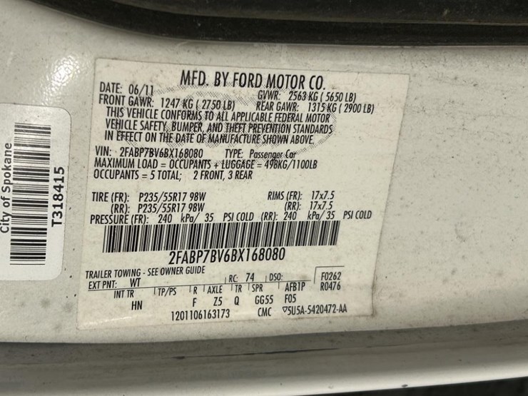 2011-ford-crown-victoria-sedan-image-10