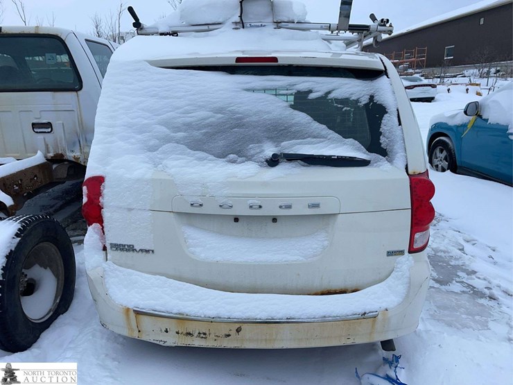 2011-dodge-grand-caravan-image-3