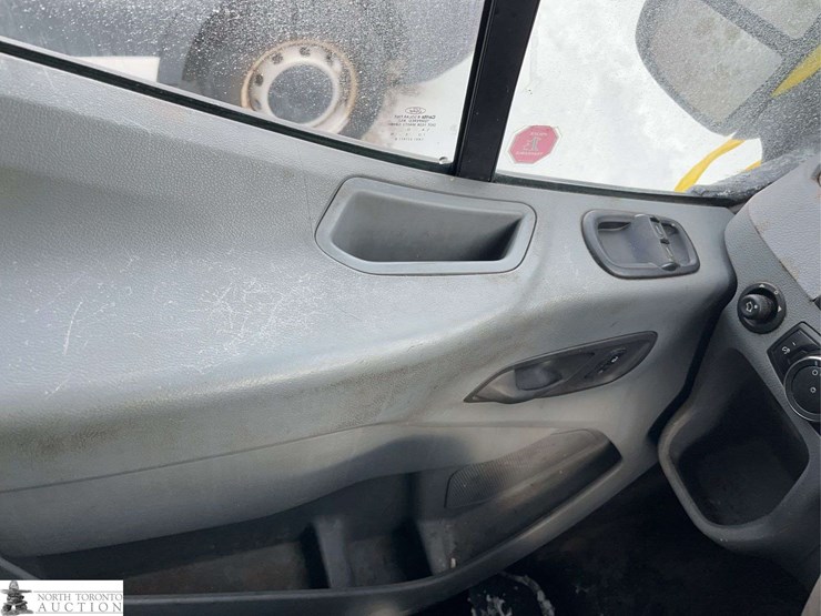 2016-ford-transit-image-24