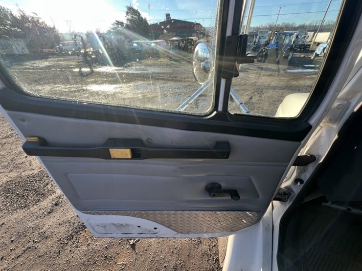 2002-freightliner-fl80-image-23