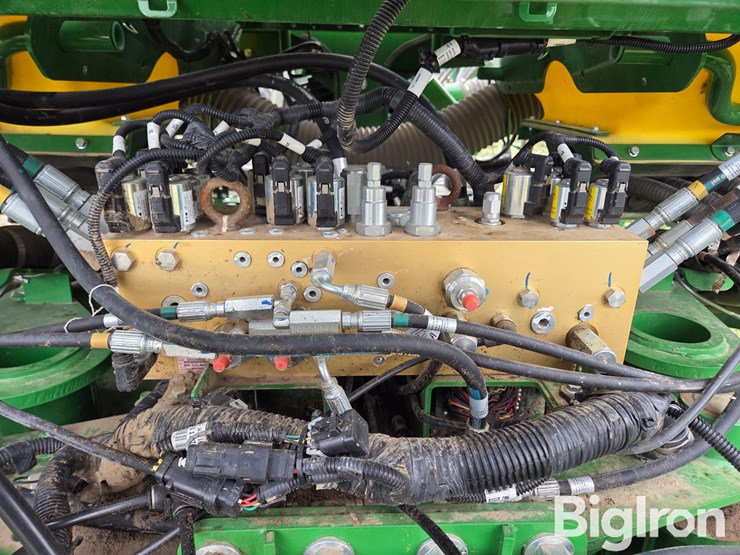 2022-john-deere-1795-image-17