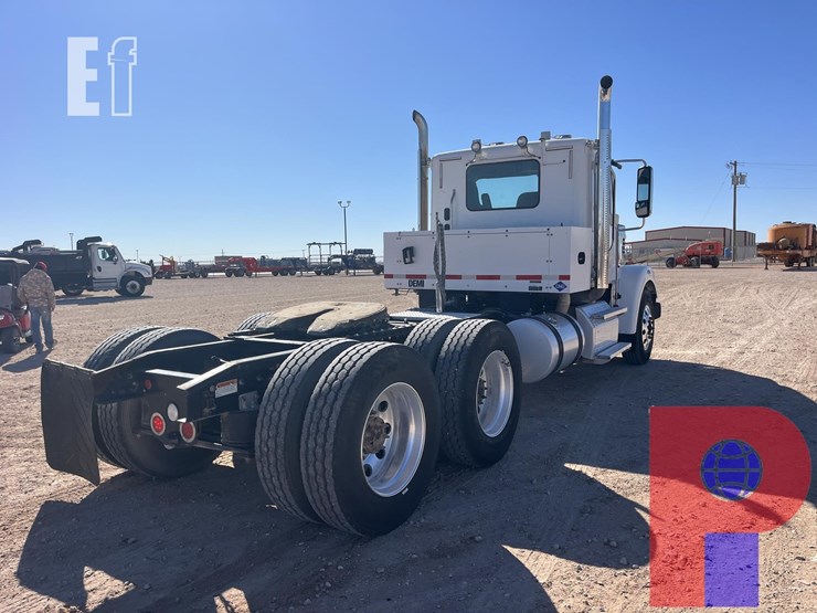 2021-freightliner-coronado-122-sd-image-4
