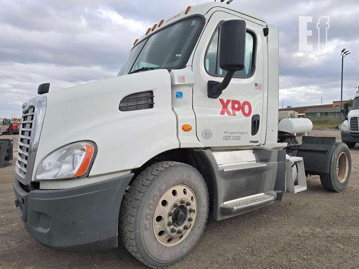 2018-freightliner-cascadia-113-image-1