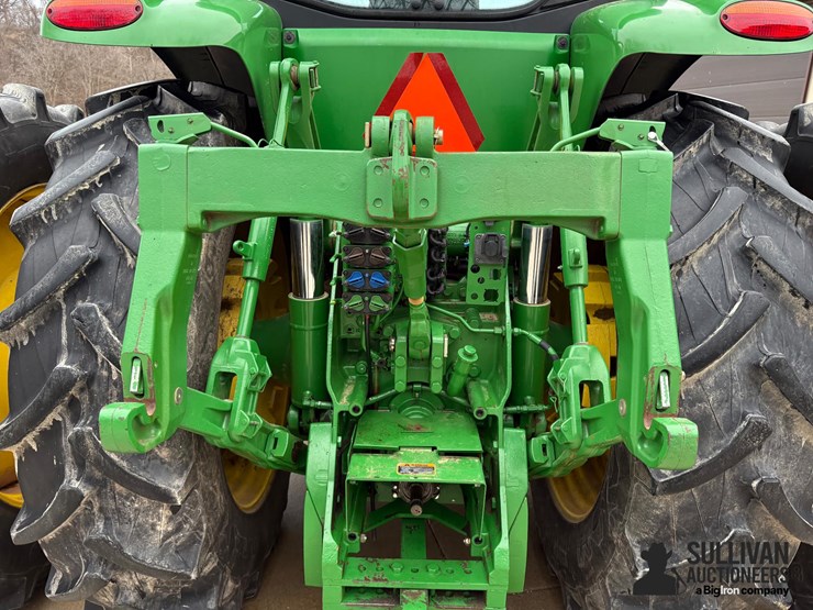 2011-john-deere-8260r-image-14