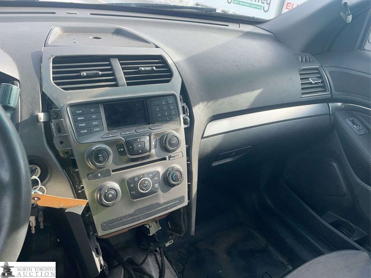 2014-ford-explorer-image-16