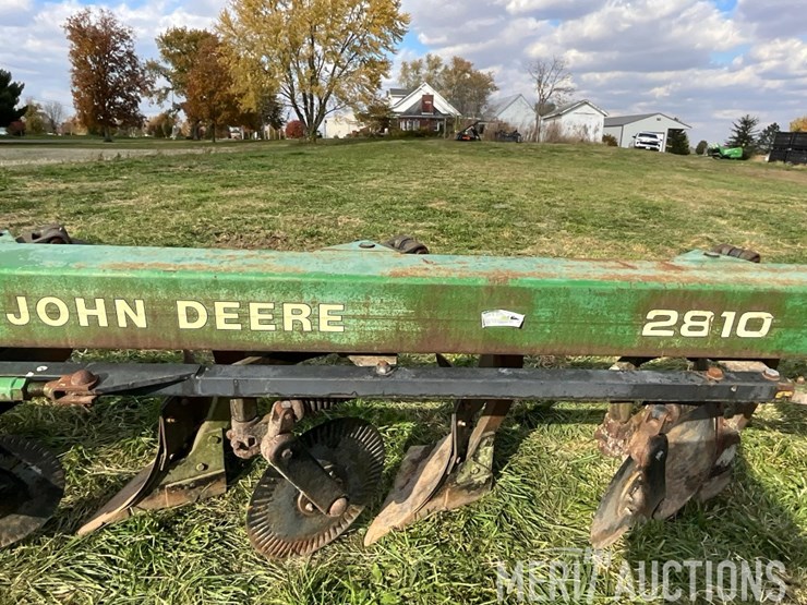 john-deere-2810-image-13