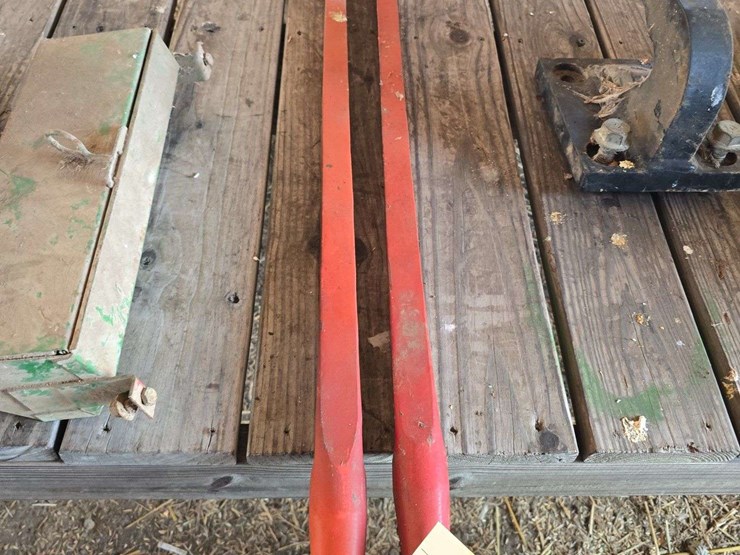 2-48"-bale-spears-image-2