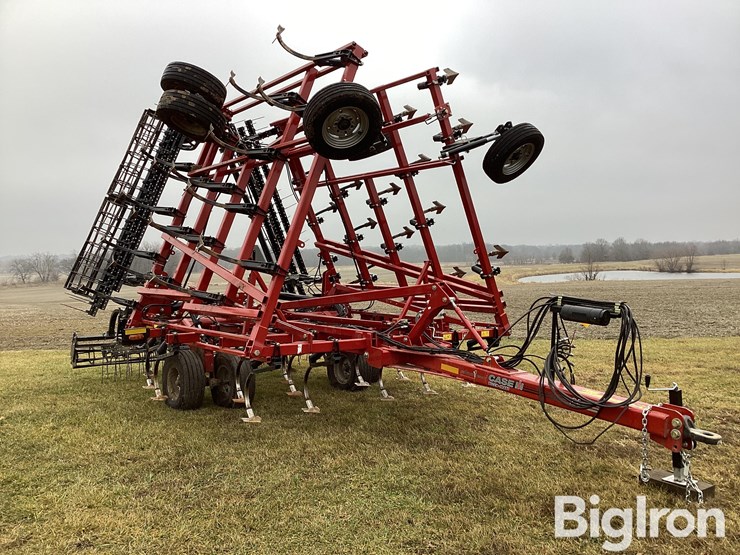 2023-case-ih-255-image-3