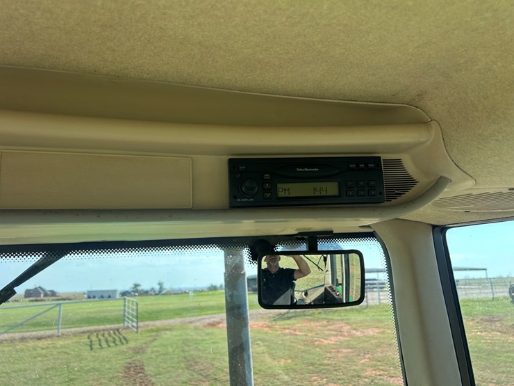 2006-john-deere-7320-image-29