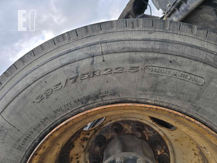 2018-freightliner-cascadia-113-image-16