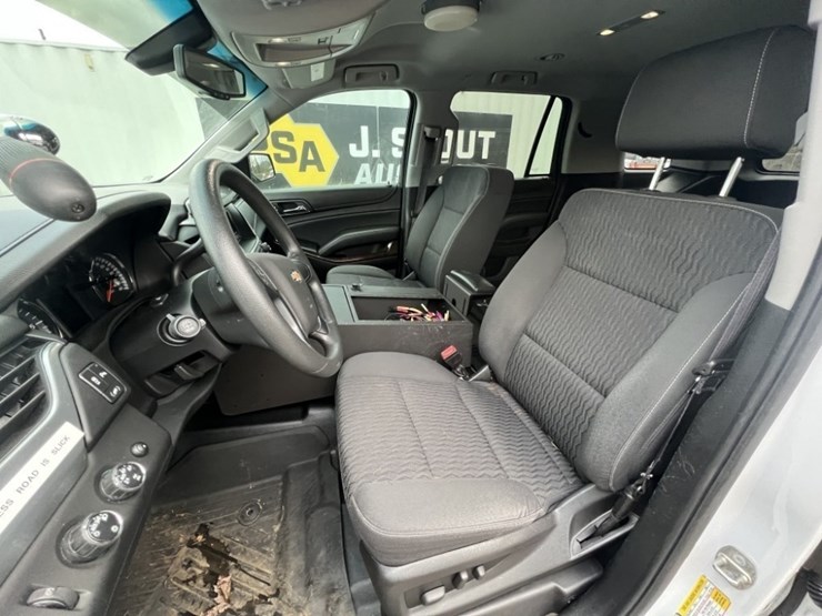 2016-chevrolet-tahoe-image-25