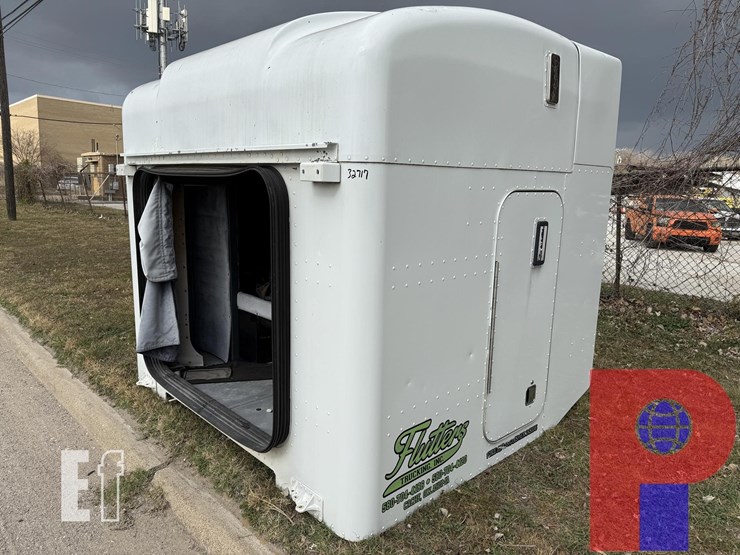 63-peterbilt-sleeper-w/-air-ride-components-image-1