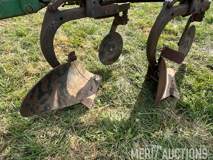 john-deere-2810-image-30