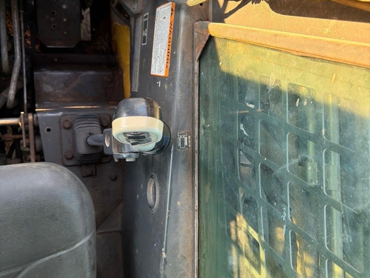 2006-new-holland-c185-image-11