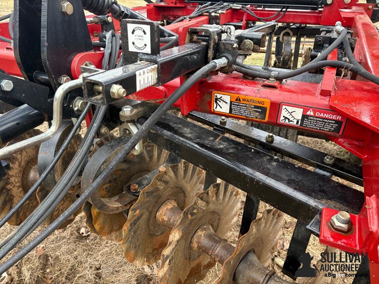 2012-case-ih-330-image-17
